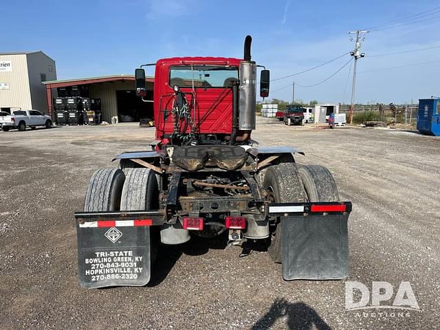 Image of International ProStar Plus 122 equipment image 2
