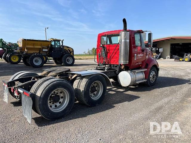 Image of International ProStar Plus 122 equipment image 3