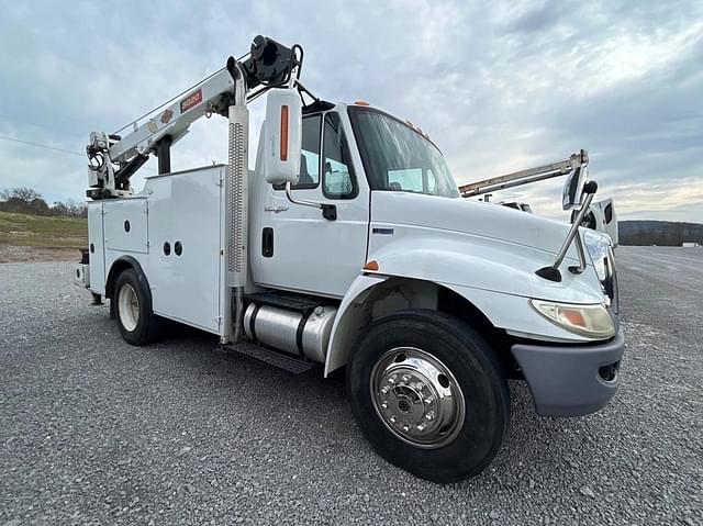 Image of International Durastar 4300 equipment image 1