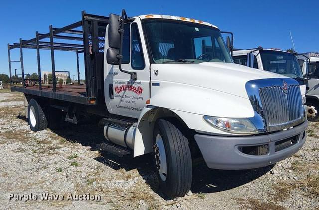 Image of International 4300 equipment image 2