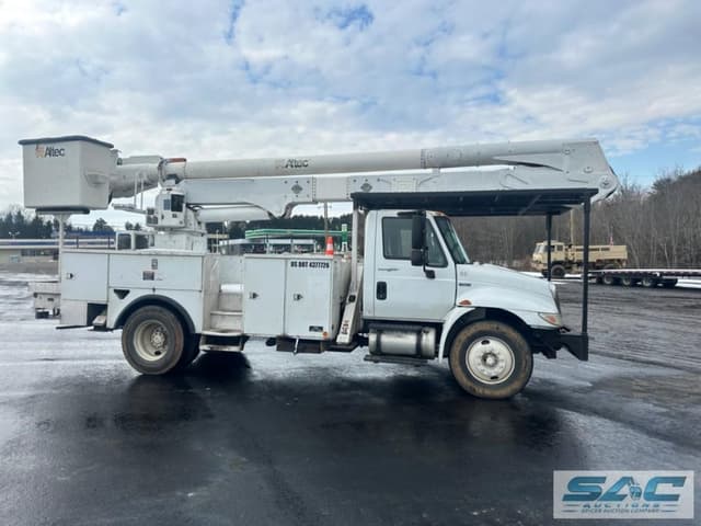 Image of International 4300 SBA equipment image 1