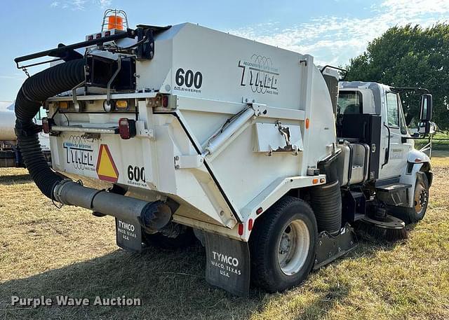 Image of International 4300 equipment image 4