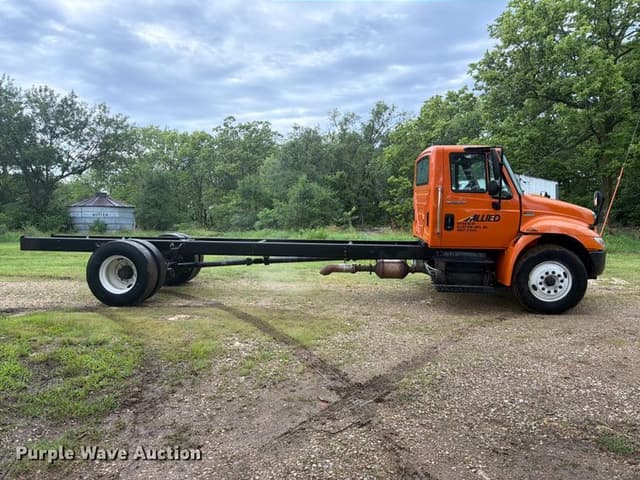 Image of International 4300 equipment image 3