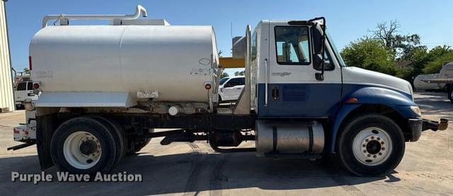 Image of International 4300 equipment image 3