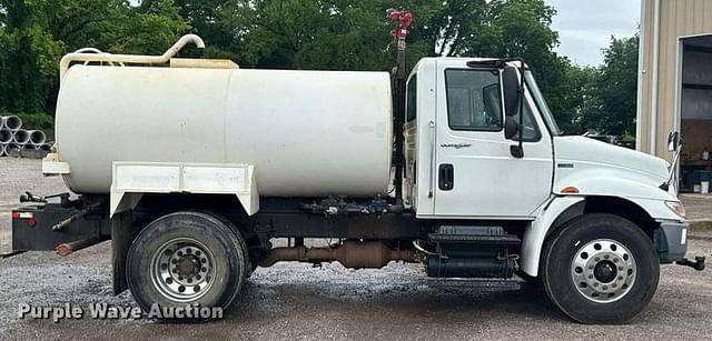 Image of International 4300 equipment image 3
