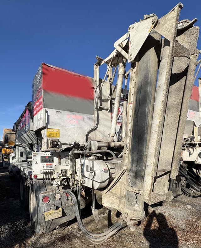 Image of International 4400 equipment image 4