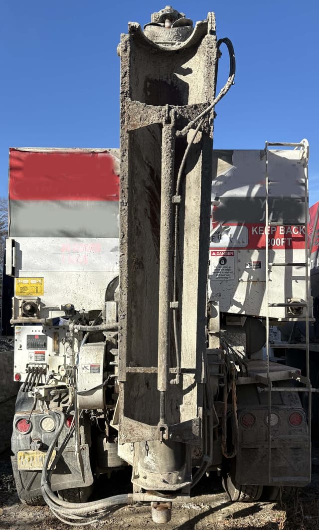 Image of International 4400 equipment image 3