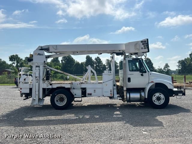 Image of International 4400 equipment image 3