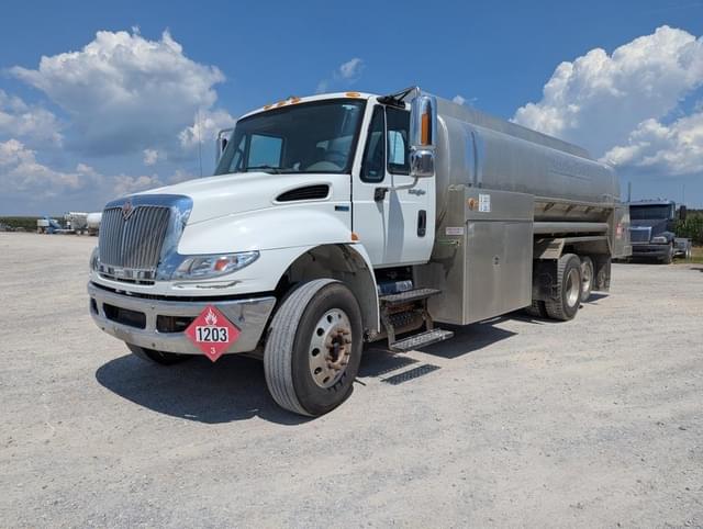 Image of International 4400 equipment image 1