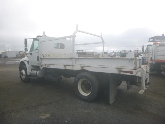 Image of International 4400 equipment image 3