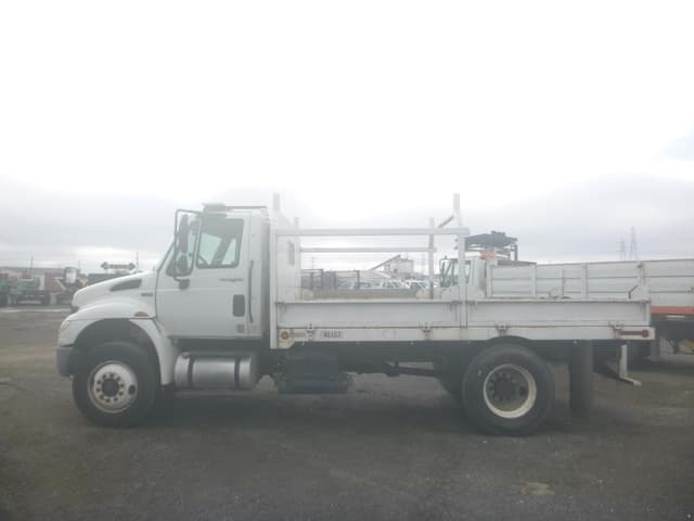 Image of International 4400 equipment image 4