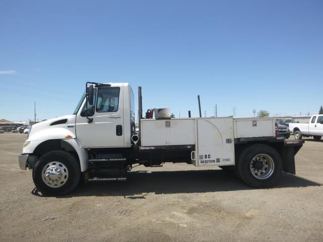 Image of International 4400 equipment image 4