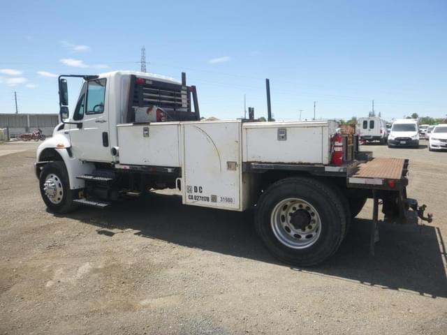 Image of International 4400 equipment image 3
