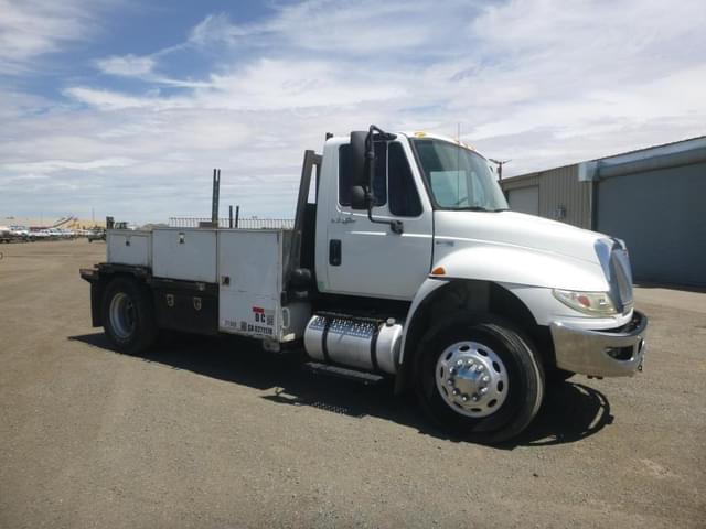 Image of International 4400 equipment image 1