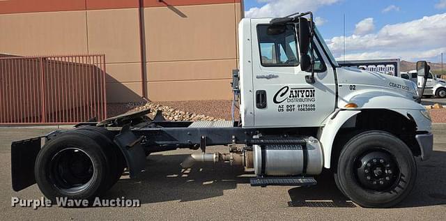 Image of International 4400 equipment image 3