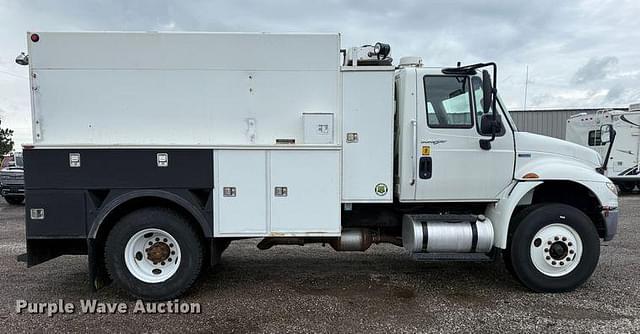 Image of International 4400 equipment image 3