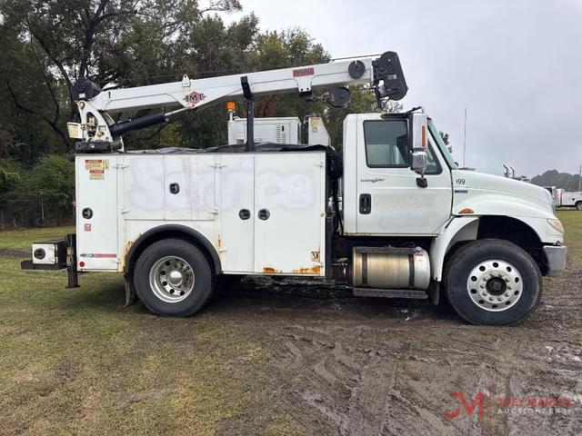 Image of International 4400 equipment image 1