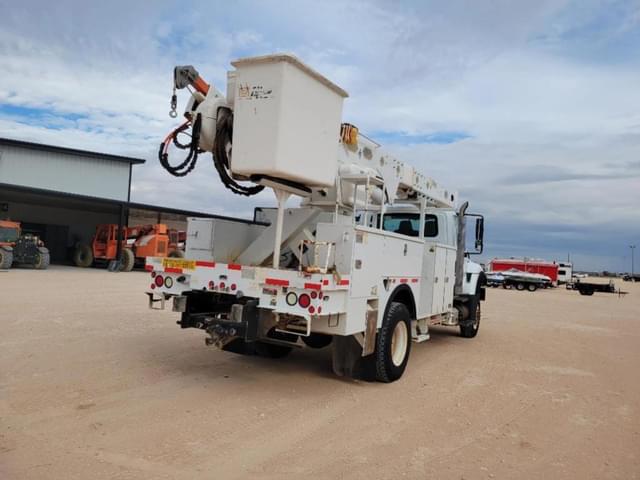 Image of International 7300 equipment image 4