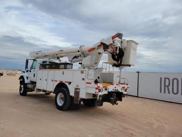 Image of International 7300 equipment image 2