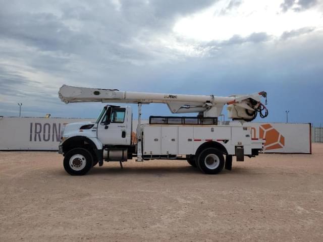 Image of International 7300 equipment image 1