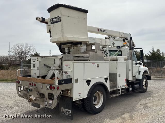 Image of International 7400 equipment image 4