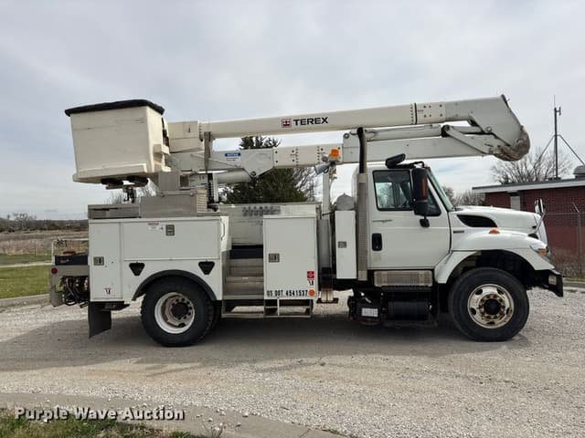 Image of International 7400 equipment image 3