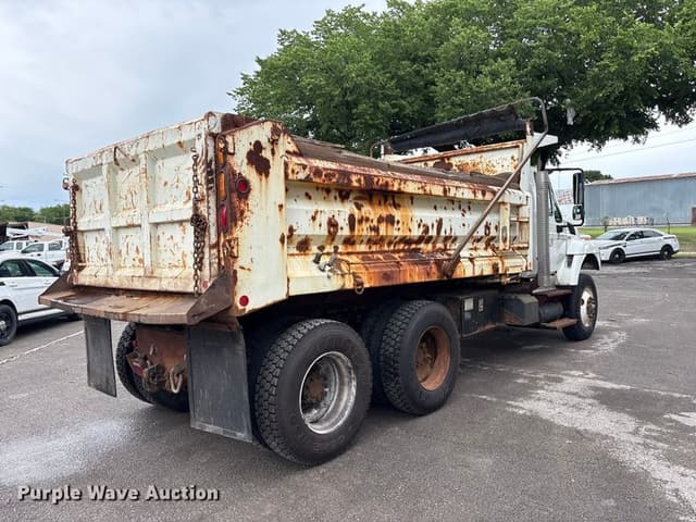 Image of International 7400 equipment image 4