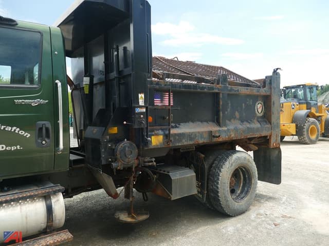 Image of International 7400 equipment image 4