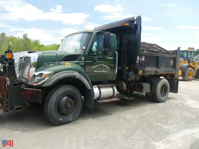 Image of International 7400 equipment image 2