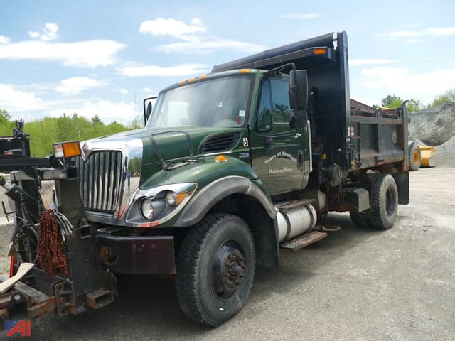 Image of International 7400 equipment image 1