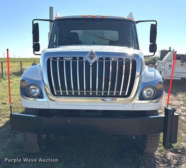 Image of International 7400 equipment image 1