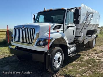 Main image International 7400