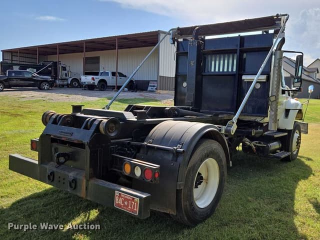 Image of International 7400 equipment image 4