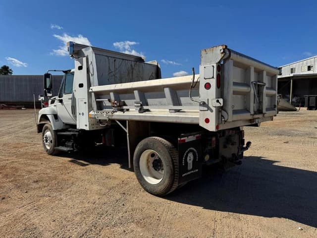 Image of International 7400 equipment image 4