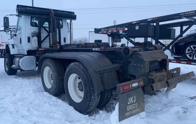 Image of International 7400 SBA equipment image 4