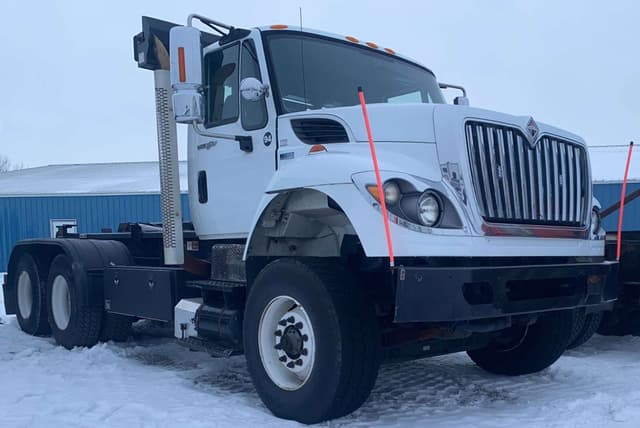 Image of International 7400 SBA equipment image 1