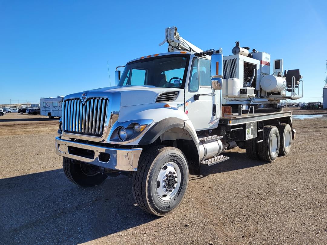 Image of International 7400 Primary image