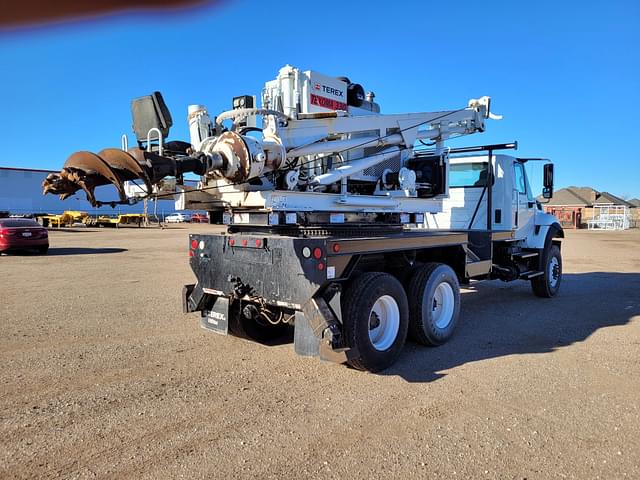 Image of International 7400 equipment image 4