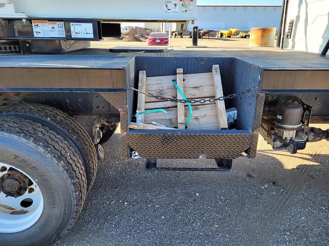Image of International 7400 equipment image 3