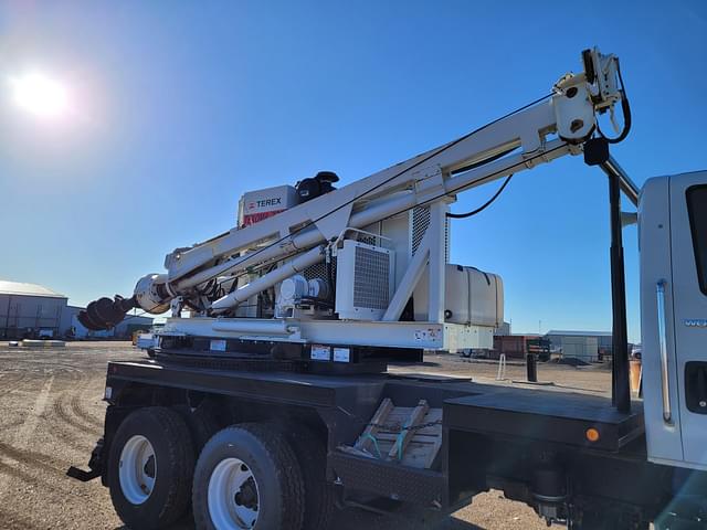 Image of International 7400 equipment image 2