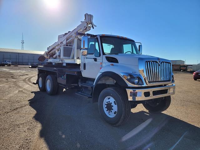 Image of International 7400 equipment image 1