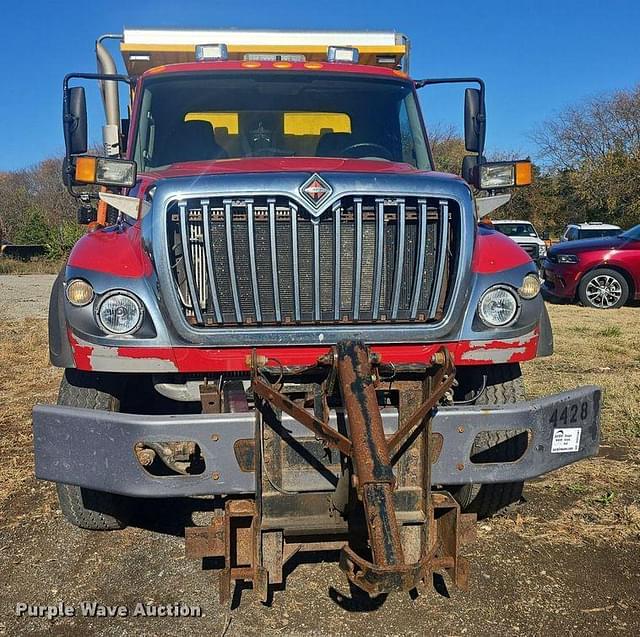 Image of International 7400 equipment image 1