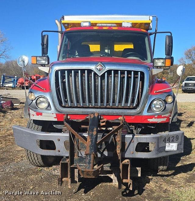 Image of International 7400 equipment image 1