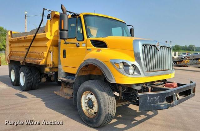 Image of International 7500 equipment image 2