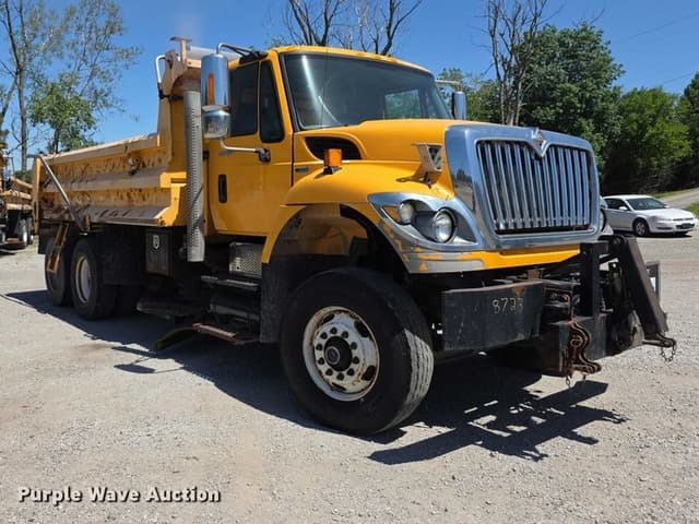 Image of International 7500 equipment image 2