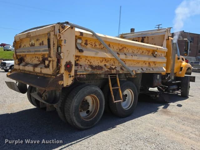 Image of International 7500 equipment image 4