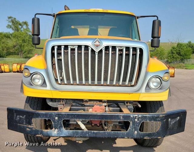 Image of International 7500 equipment image 1