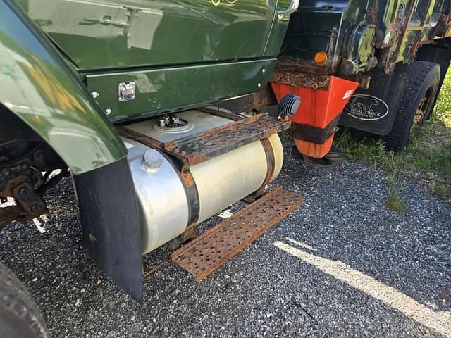 Image of International Workstar 7500 equipment image 3
