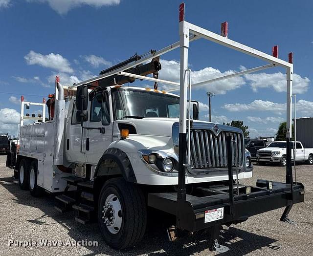 Image of International 7600 equipment image 2