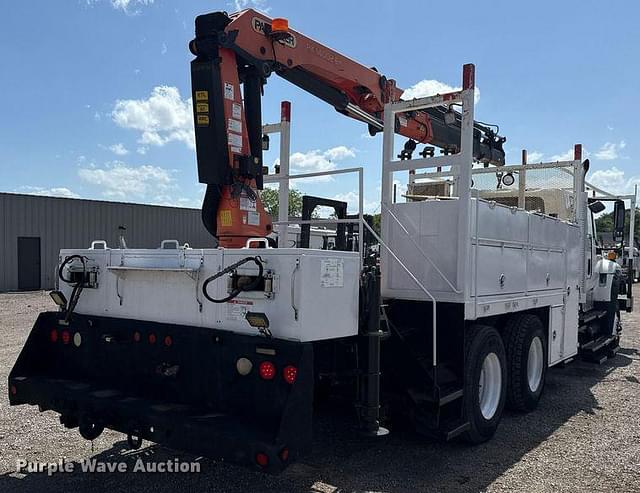 Image of International 7600 equipment image 4